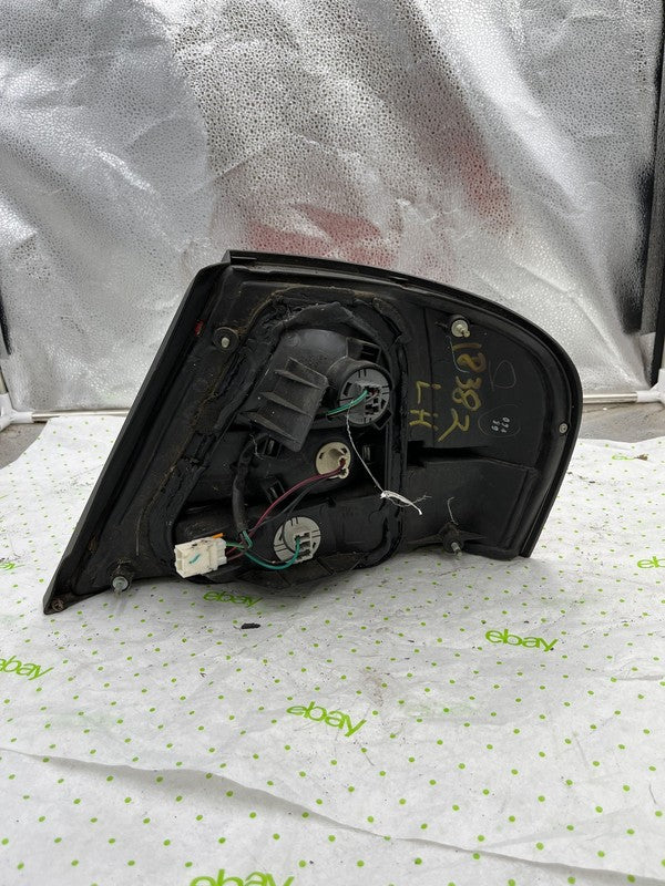 98 99 NISSAN ALTIMA Tail Light Assembly Left driver side