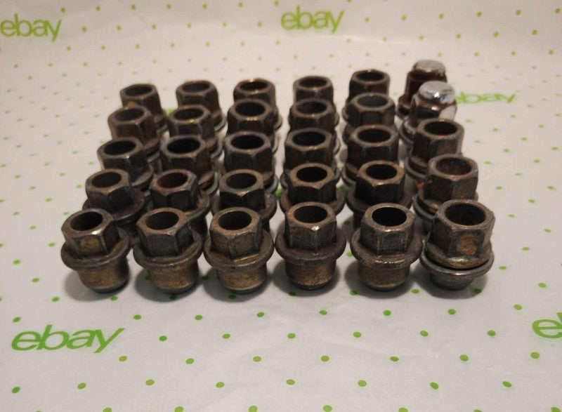 06 KIA AMANTI Lug Nuts (30 UNITS)