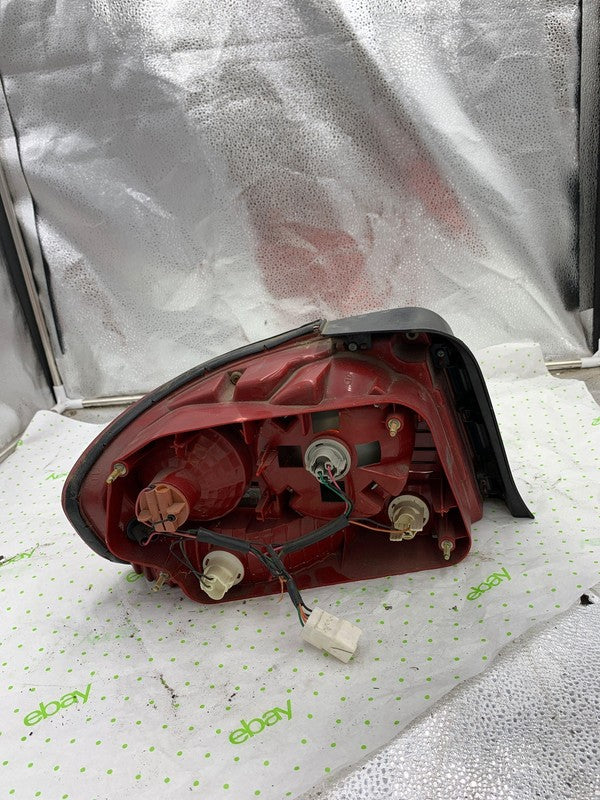 02 03 04 05 HYUNDAI SONATA Tail Light Assembly Right passenger side