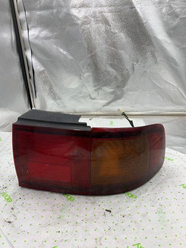 95 96 TOYOTA CAMRY Tail Light Assembly Right passenger side
