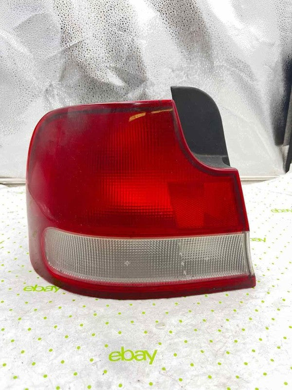 94 95 HYUNDAI ELANTRA Tail Light Assembly Left driver side