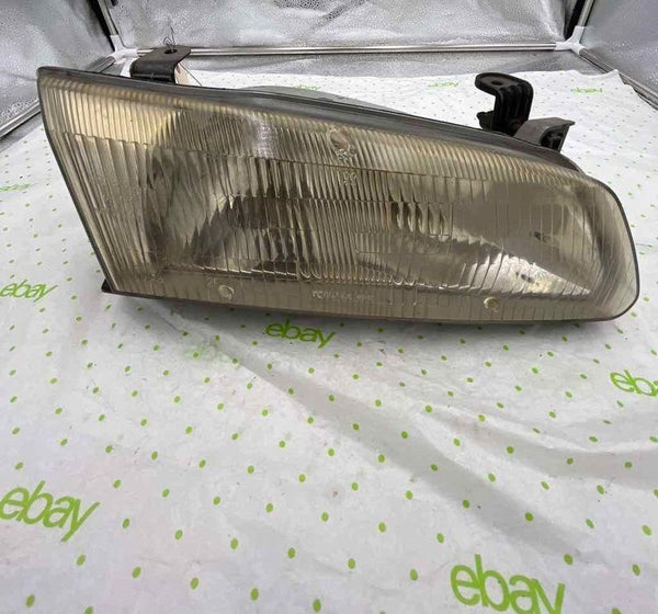 97 98 99 TOYOTA CAMRY Headlamp Assembly Right