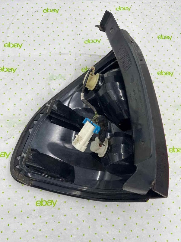 01 02 03 04 05 PONTIAC AZTEK Tail Light Assembly Right passenger