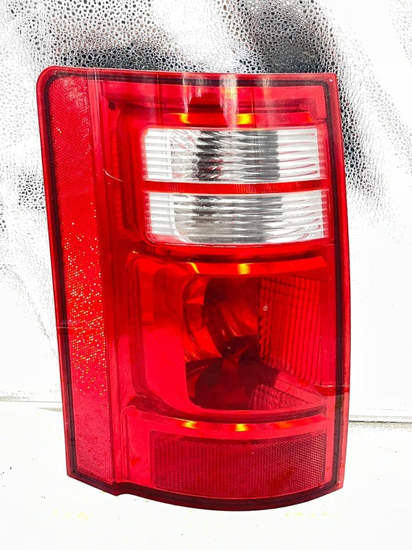 08 09 10 DODGE CARAVAN Tail Light Assembly Right passenger side