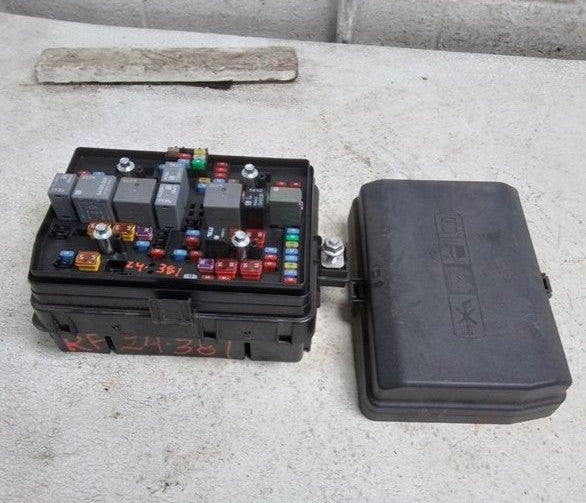 2019-2021 GMC Sierra 1500 Engine Fuse Box w/Automatic Engine Stop and