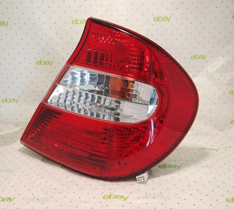 02 03 04 TOYOTA CAMRY Tail Light Assembly Right