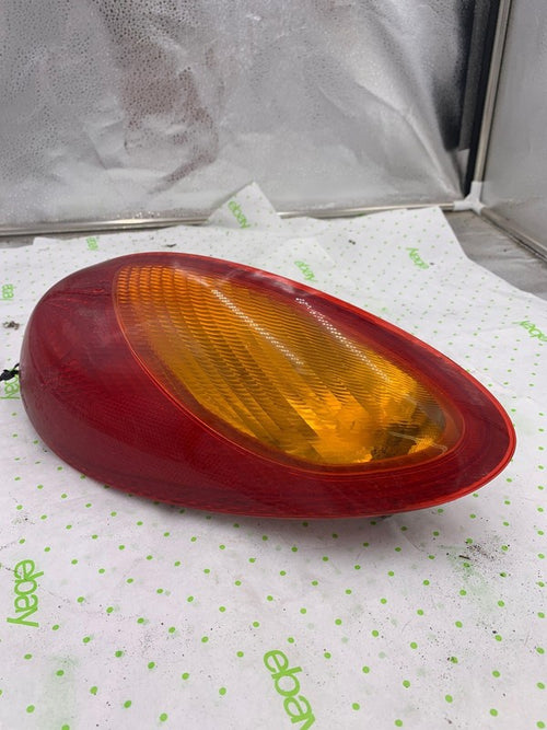 01 02 03 04 05 CHRYSLER PT CRUISER Tail Light Assembly Right passenger