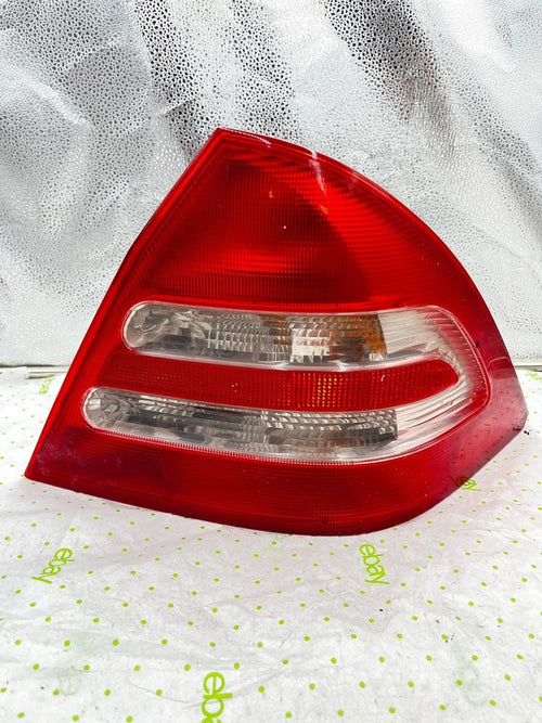 01 02 03 04 MERCEDES C-CLASS Tail Light Assembly Right passenger side