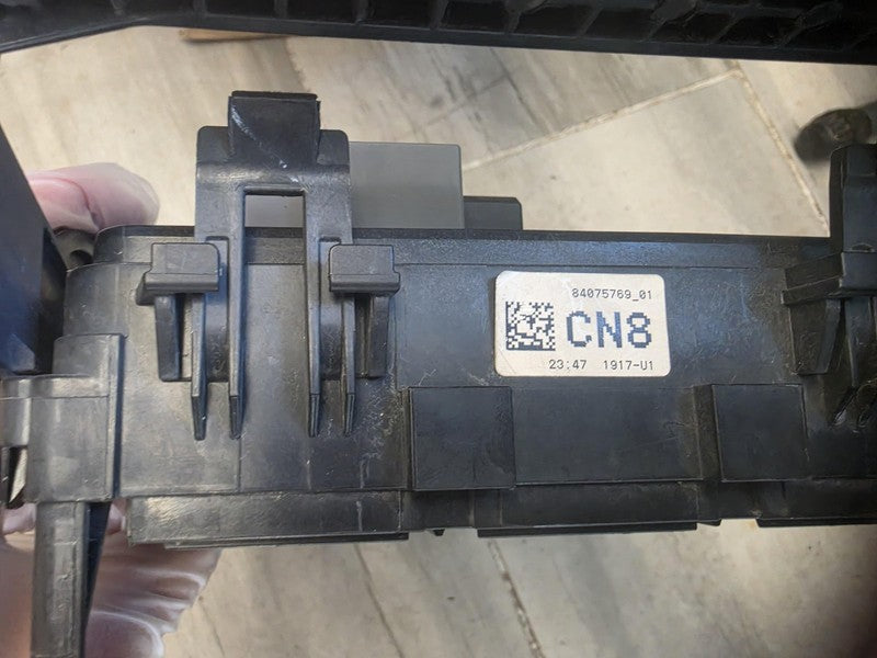 Engine Fuse Box CHEVY SILVERADO 2500 15 16 17 18 19