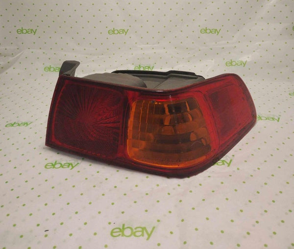 00 01 TOYOTA CAMRY Tail Light Assembly Right