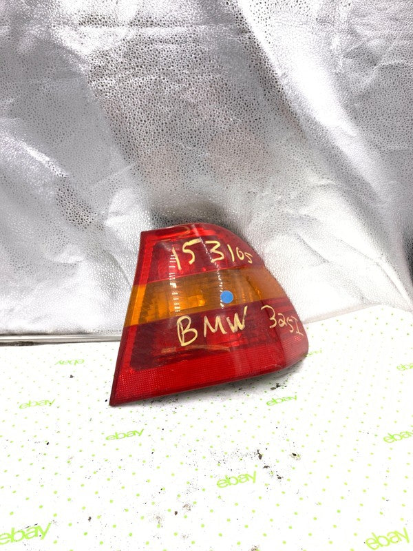 01 02 03 04 05 BMW 325I Tail Light Assembly Right passenger side