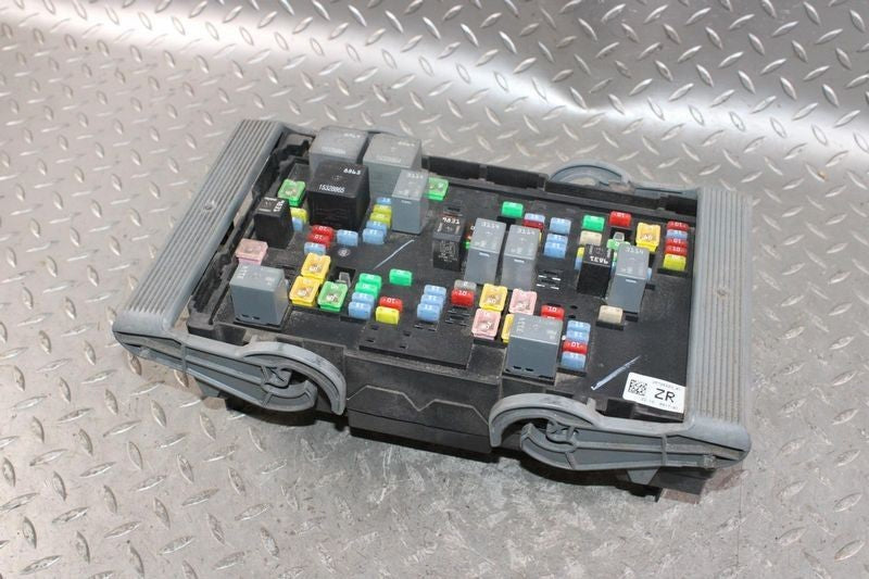 2007-2009 Chevy Silverado 1500 Pickup Engine Fuse Box OEM