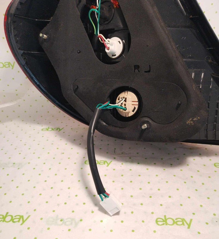 02 03 04 TOYOTA CAMRY Tail Light Assembly Right