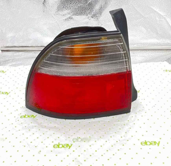 96 97 HONDA ACCORD Tail Light Assembly Left driver side
