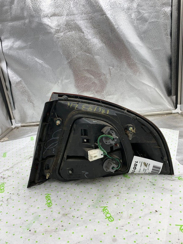 00 01 02 03 NISSAN SENTRA Tail Light Assembly Left driver side