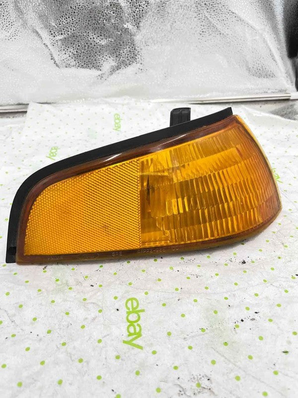 91 92 FORD ESCORT Fog Lamp Right passenger side