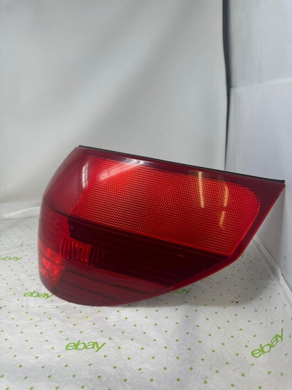 04 05 TOYOTA SIENNA Tail Light Assembly Right