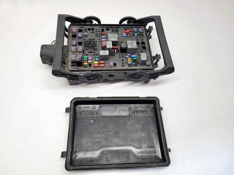 2014-2017 Chevy Silverado 1500 Pickup Engine Fuse Box OEM