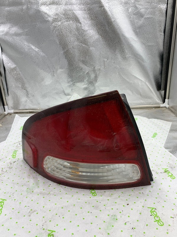 00 01 02 03 NISSAN SENTRA Tail Light Assembly Left driver side