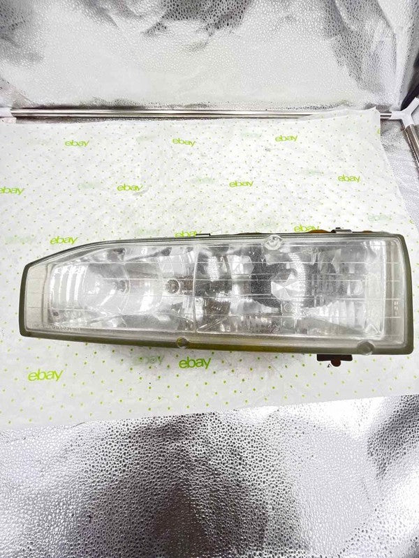 91 92 PONTIAC FIREBIRD Headlamp Assembly Right passenger side