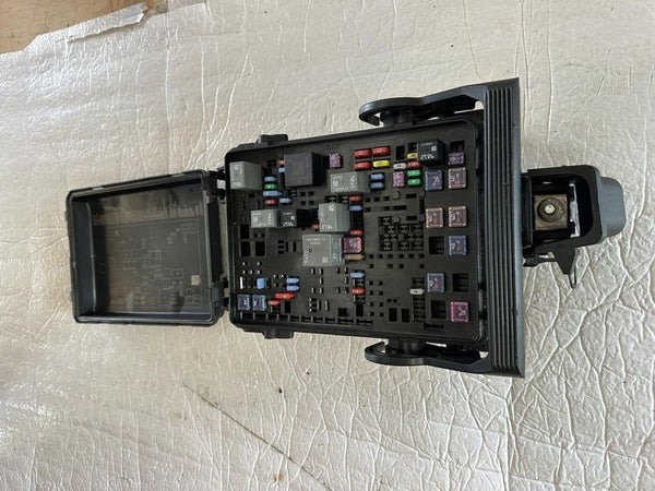 2015-2019 Chevy Silverado 2500 3500 Pickup Engine Fuse Box