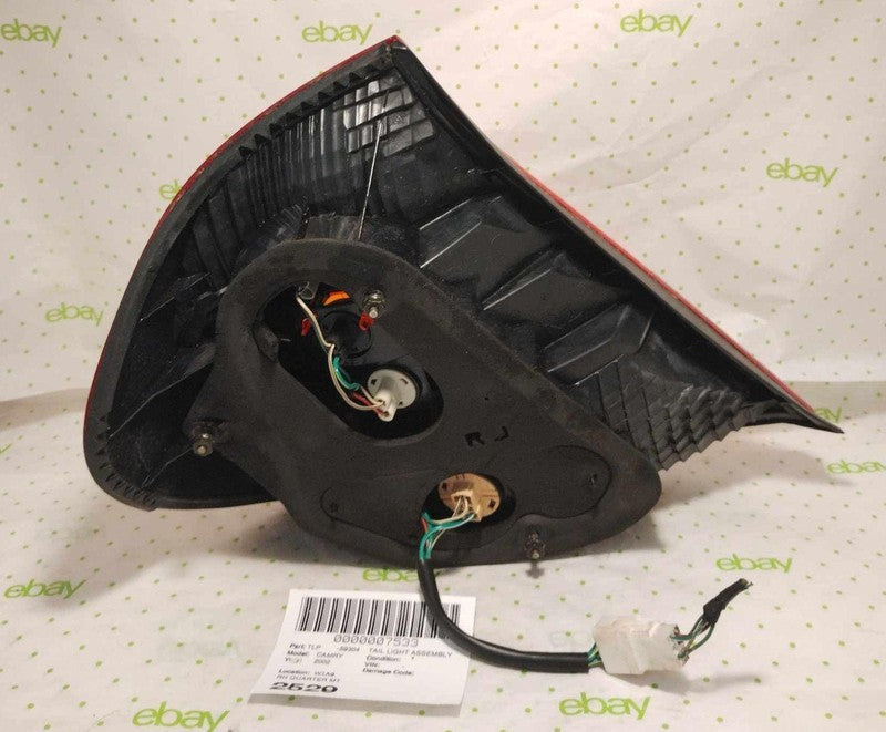 02 03 04 TOYOTA CAMRY Tail Light Assembly Right