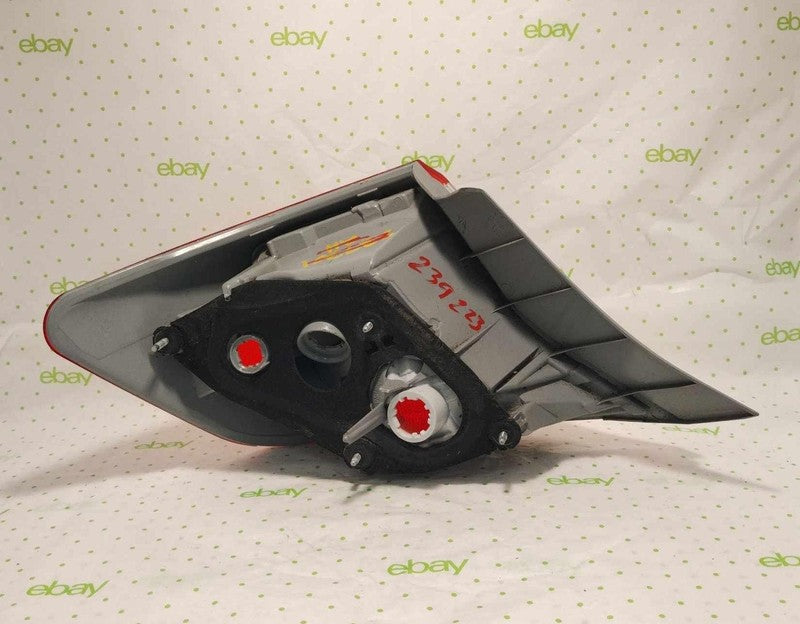02 03 04 TOYOTA CAMRY Tail Light Assembly Right