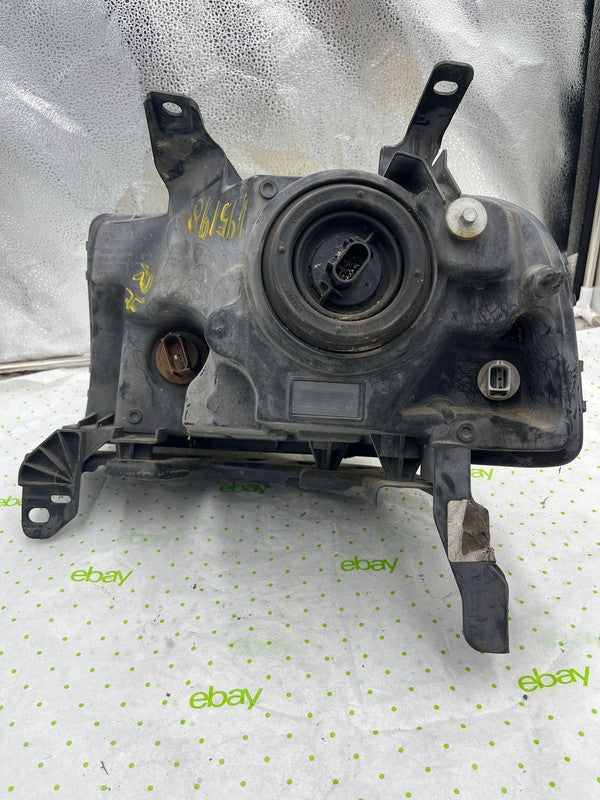 05 06 07 FORD FREESTYLE Headlamp Assembly Right passenger side