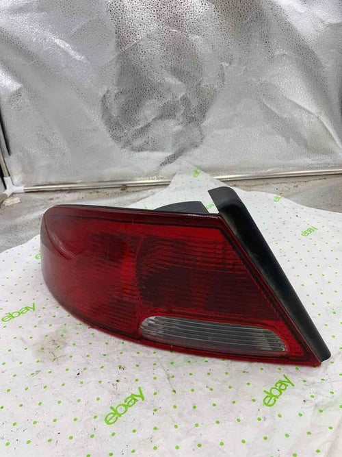 01 02 03 04 05 06 DODGE STRATUS Tail Light Assembly Left driver side