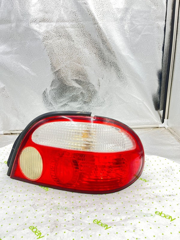 98 99 00 01 KIA SEPHIA Tail Light Assembly Right passenger side