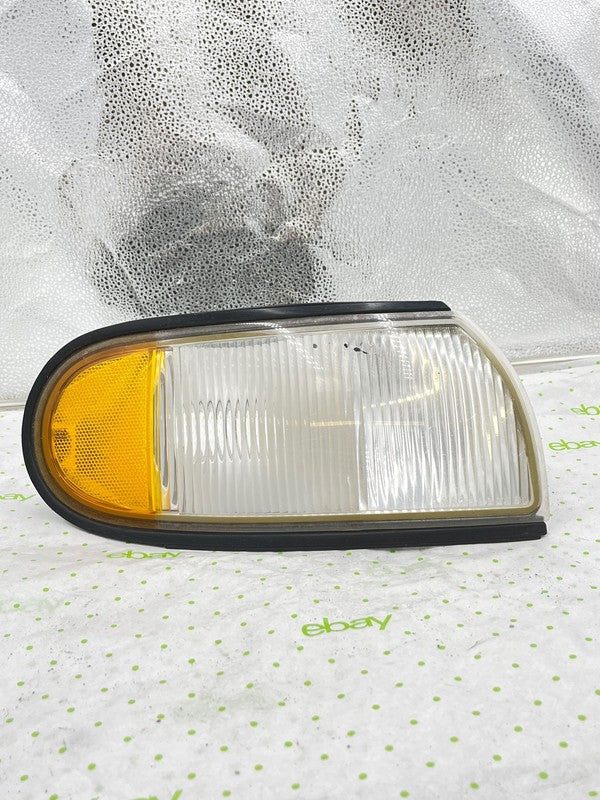 96 97 98 NISSAN QUEST Front Lamp Right passenger side