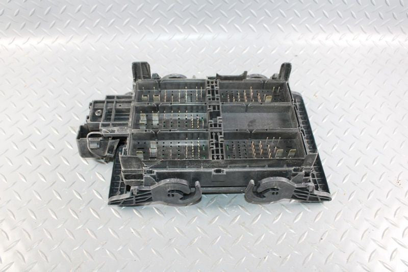 2014-2016 GMC Sierra 1500 Pickup Engine Fuse Box OEM
