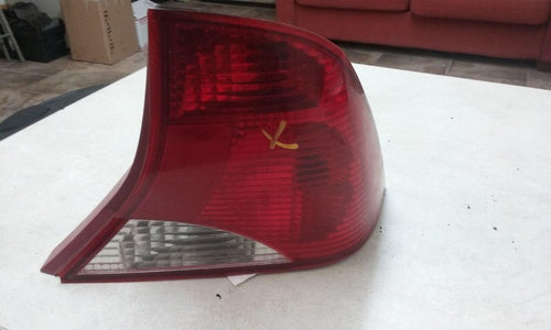00 01 02 03 04 FORD FOCUS Tail Light Assembly Right passenger side