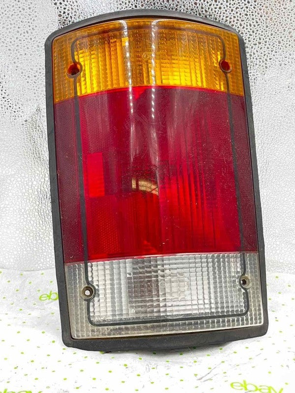 92 93 94 95 96 97 98 99 00 01 02 03 04 05 FORD VAN E250 Tail Light Ass