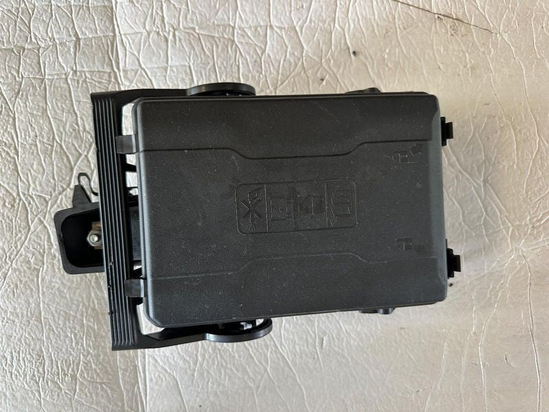 2015-2019 Chevy Silverado 2500 3500 Pickup Engine Fuse Box