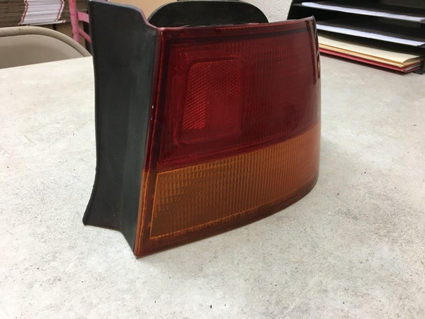 96 97 98 HONDA CIVIC Tail Light Assembly Right passenger side