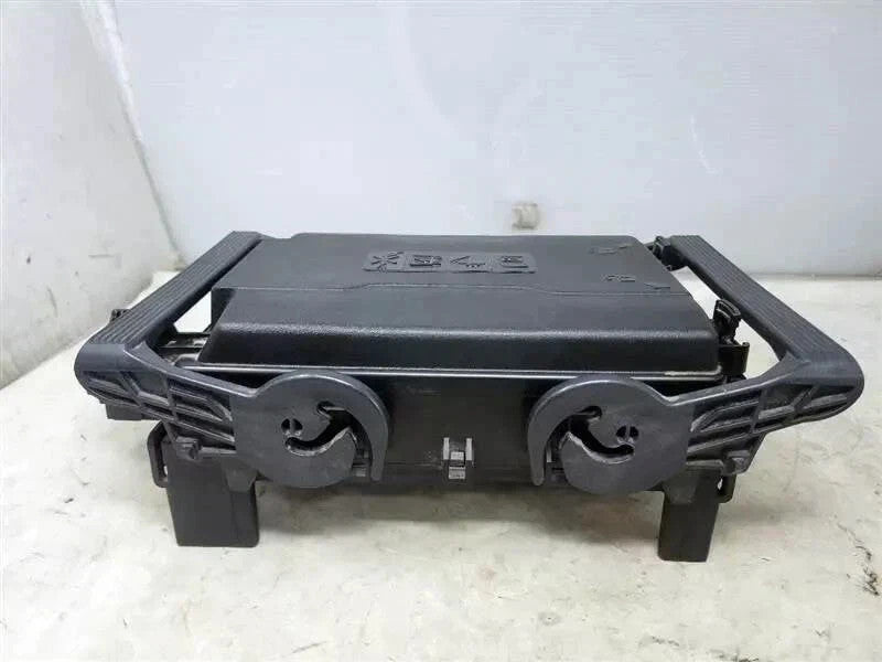 2015-2020 GMC Yukon Engine Fuse Box