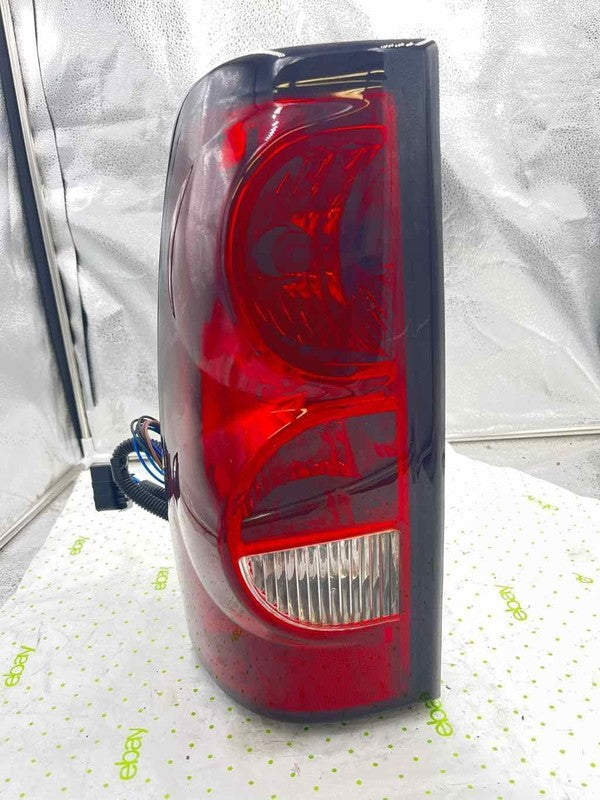 04 05 06 07 CHEVY SILVERADO 1500 Tail Light Assembly Left driver side