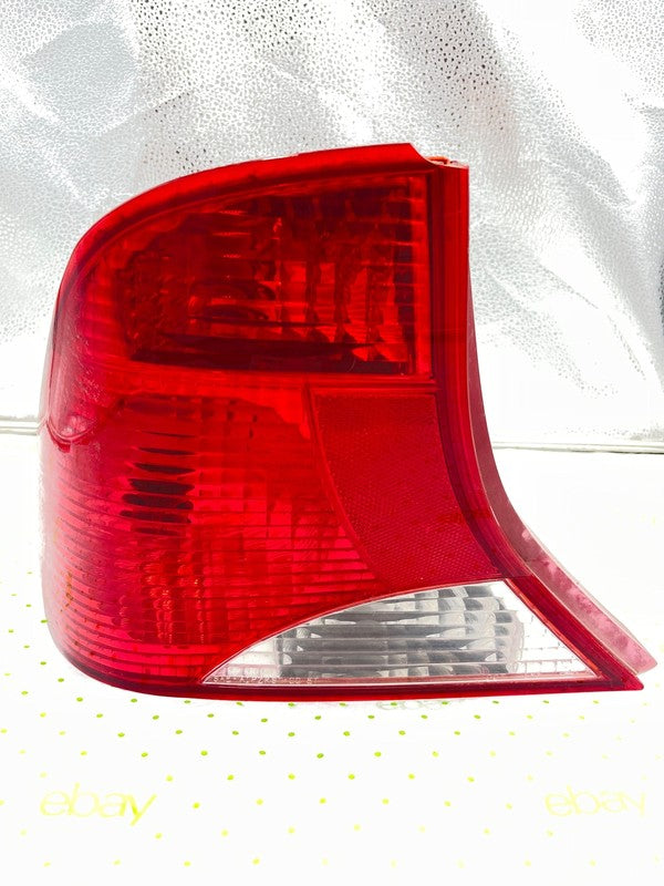 00 01 02 03 04 FORD FOCUS Tail Light Assembly Left driver side