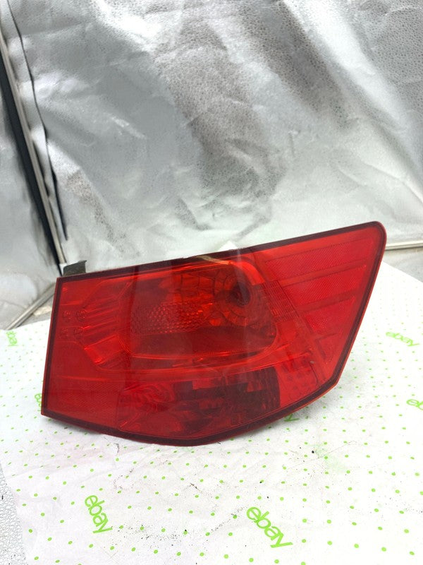 10 11 12 13 KIA FORTE Tail Light Assembly Right passenger side