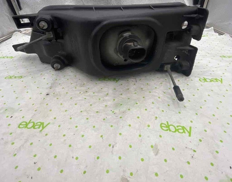 95 96 99 NISSAN MAXIMA Headlamp Assembly Right