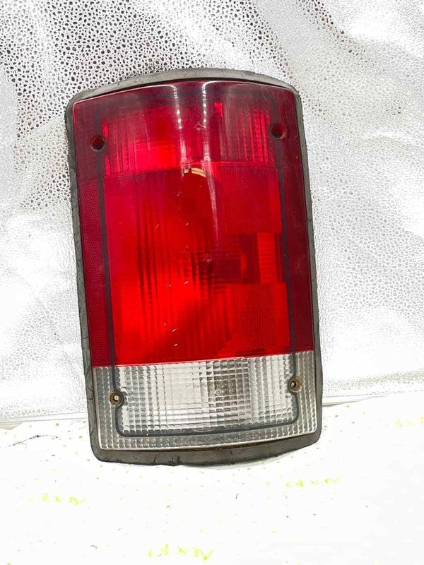 92 93 94 95 96 97 98 99 00 01 02 03 04 FORD VAN E250 Tail Light Assemb
