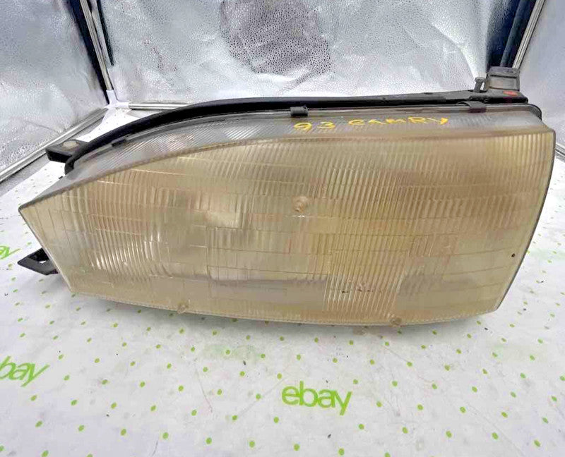 92 93 94 TOYOTA CAMRY Headlamp Assembly Left driver side