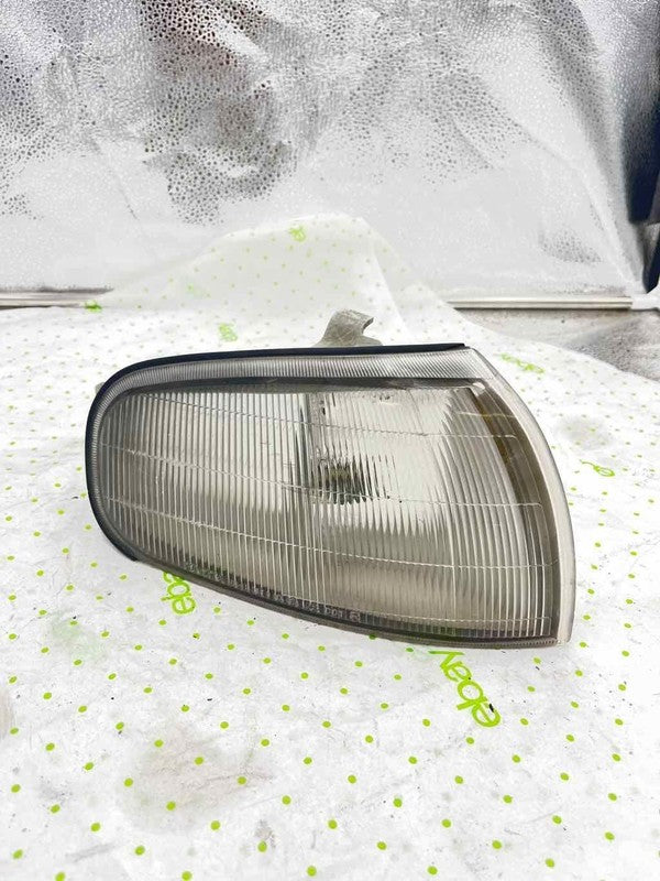 92 93 94 TOYOTA CAMRY Front Lamp Right passenger side