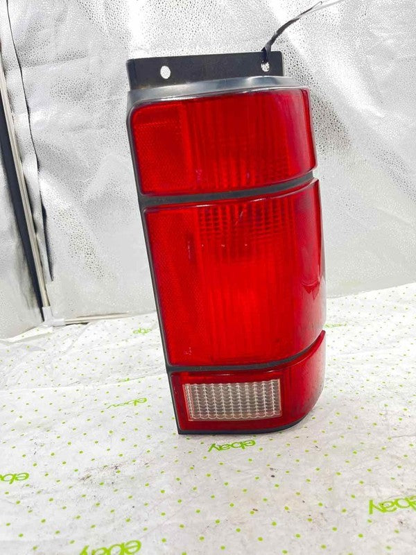 91 92 93 94 FORD EXPLORER Tail Light Assembly Right passenger side