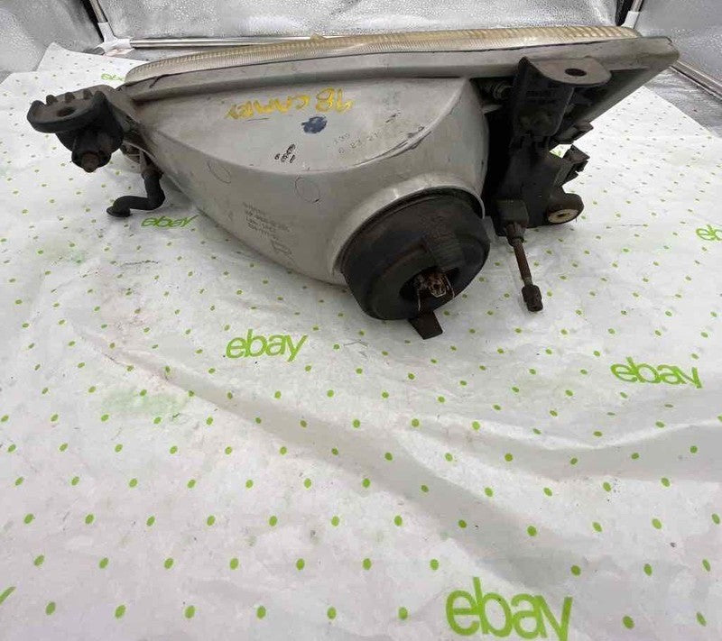 97 98 99 TOYOTA CAMRY Headlamp Assembly Right