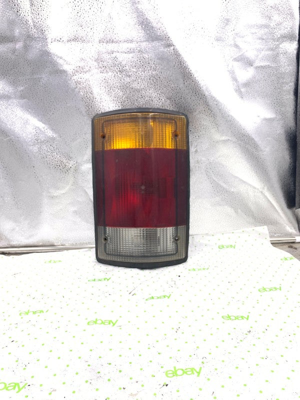 92 93 94 95 96 97 98 99 00 01 02 03 04 05 FORD VAN E250 Tail Light Ass