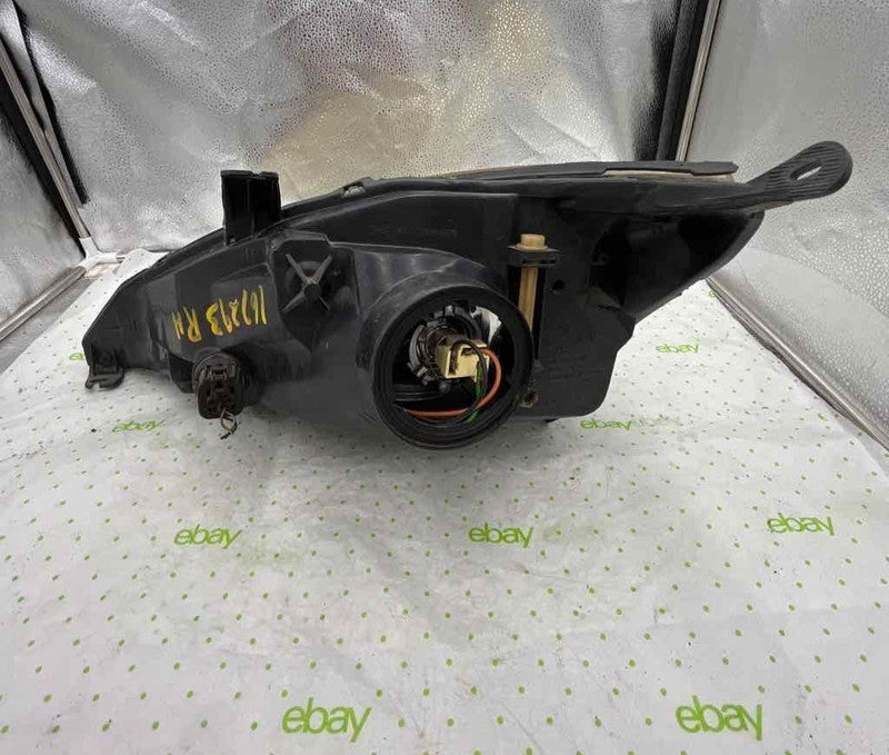 00 01 02 03 04 FORD FOCUS Headlamp Assembly Right passenger side