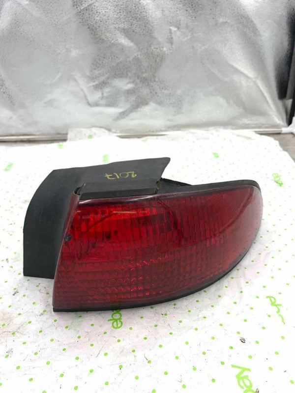 95 96 97 FORD CONTOUR Tail Light Assembly Right pasenger side