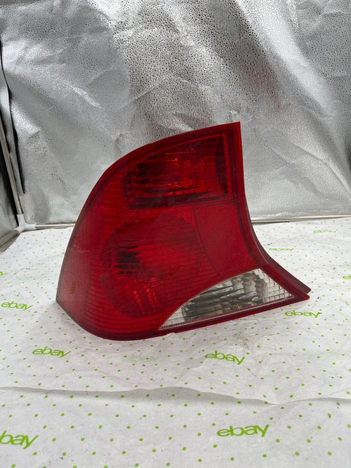 00 01 02 03 04 FORD FOCUS Tail Light Assembly Left driver side